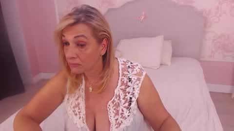 Nicole online show from October 19, 2025, 4:46 am