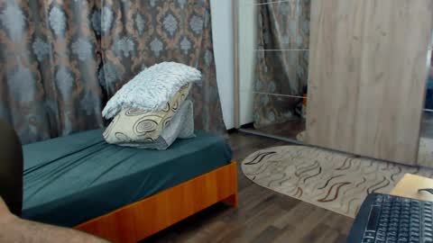 Snapshot of oneboy1x1 chatting on November 29, 2025, 5:43 am oneboy1x1 online show from November 29, 2025, 5:43 am