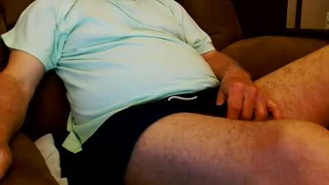 Snapshot of onehanglow chatting on May 9, 2026, 1:11 am Butch online show from May 9, 2026, 1:11 am