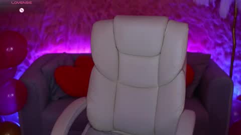 L A Y A online show from February 8, 2026, 2:09 pm