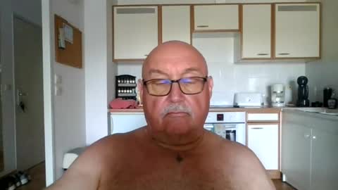 Snapshot of onemoretimebis chatting on June 21, 2026, 7:00 am Onemoretimebis online show from June 21, 2026, 7:00 am