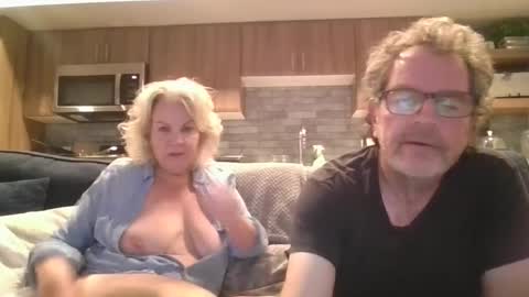 Snapshot of oneoften1000 chatting on January 10, 2025, 4:33 am couple mature milf bigboobs curvy mommydaddy online show from January 10, 2025, 4:33 am