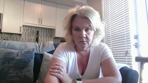 Snapshot of oneoften1000 chatting on February 6, 2025, 11:26 pm couple mature milf bigboobs curvy mommydaddy online show from February 6, 2025, 11:26 pm