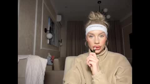onesweet_baby online show from February 7, 2025, 7:17 pm