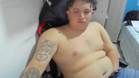 Snapshot of onewhiteboichub chatting on November 15, 2025, 10:48 pm Andres INDEPENDENT MODEL online show from November 15, 2025, 10:48 pm