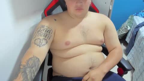 Snapshot of onewhiteboichub chatting on November 18, 2025, 4:06 am Andres INDEPENDENT MODEL online show from November 18, 2025, 4:06 am