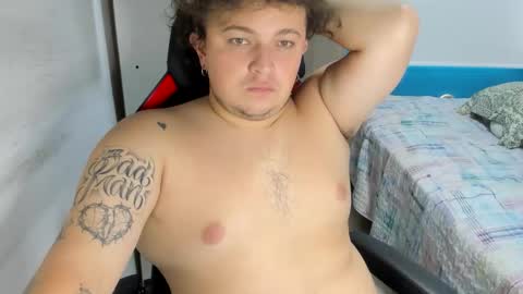 Snapshot of onewhiteboichub chatting on November 25, 2025, 6:19 pm Andres INDEPENDENT MODEL online show from November 25, 2025, 6:19 pm