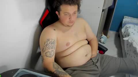 Snapshot of onewhiteboichub chatting on December 20, 2025, 3:02 am Andres INDEPENDENT MODEL online show from December 20, 2025, 3:02 am