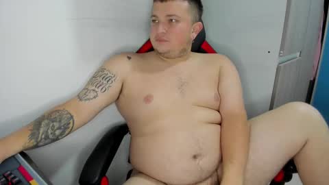 Snapshot of onewhiteboichub chatting on January 9, 2026, 3:59 pm Andres INDEPENDENT MODEL online show from January 9, 2026, 3:59 pm