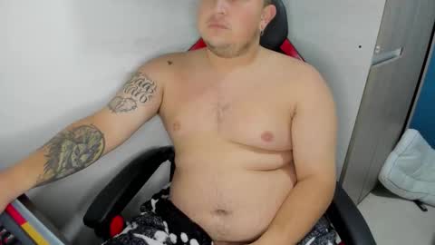 Snapshot of onewhiteboichub chatting on January 11, 2026, 1:05 pm Andres INDEPENDENT MODEL online show from January 11, 2026, 1:05 pm