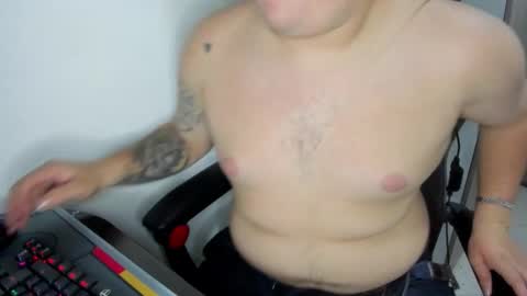 Snapshot of onewhiteboichub chatting on February 7, 2026, 7:01 am Andres INDEPENDENT MODEL online show from February 7, 2026, 7:01 am