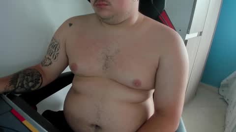 Snapshot of onewhiteboichub chatting on February 23, 2026, 4:37 pm Andres INDEPENDENT MODEL online show from February 23, 2026, 4:37 pm