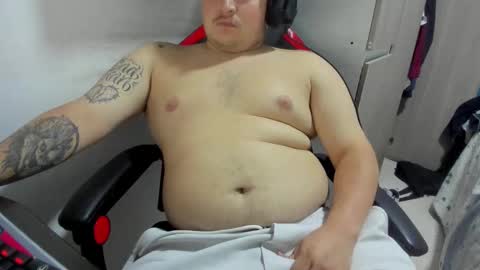 Snapshot of onewhiteboichub chatting on February 27, 2026, 12:43 am Andres INDEPENDENT MODEL online show from February 27, 2026, 12:43 am