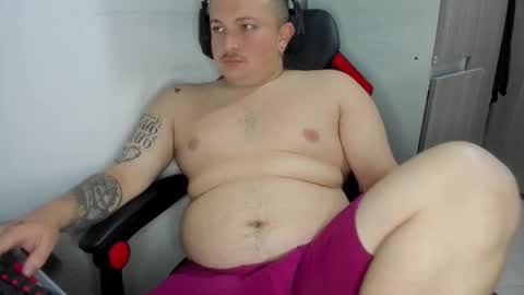 Snapshot of onewhiteboichub chatting on March 20, 2026, 1:54 am Andres INDEPENDENT MODEL online show from March 20, 2026, 1:54 am