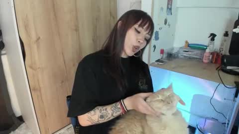 oni_dakotta online show from March 6, 2026, 2:02 pm