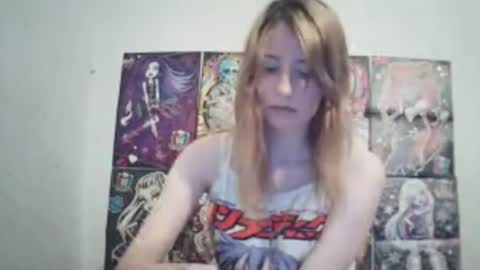 Snapshot of oniemilot chatting on July 7, 2026, 7:51 pm Elara online show from July 7, 2026, 7:51 pm