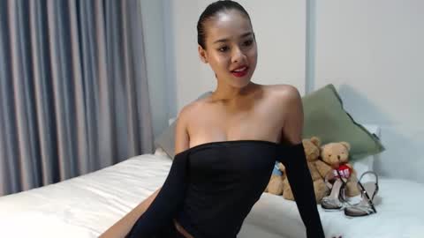 Snapshot of onlylilypeach chatting on February 24, 2025, 1:02 am Lily Peach - online show from February 24, 2025, 1:02 am
