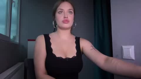 Mia online show from July 7, 2026, 6:12 pm