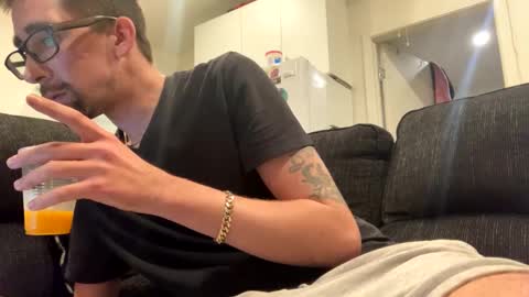 Snapshot of onthecumup69 chatting on March 4, 2025, 4:52 pm onthecumup69 online show from March 4, 2025, 4:52 pm