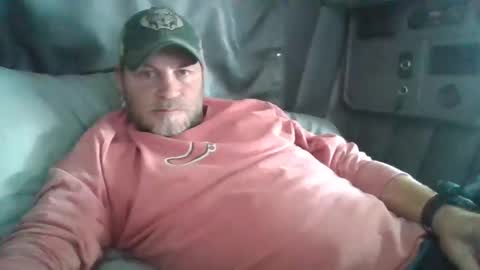 Snapshot of onthemove03 chatting on November 16, 2025, 8:14 pm onthemove03 online show from November 16, 2025, 8:14 pm