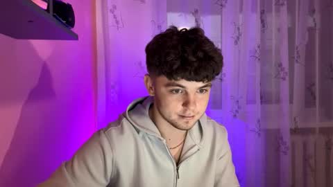 Snapshot of onyiix_ chatting on November 12, 2025, 2:28 pm Mike online show from November 12, 2025, 2:28 pm