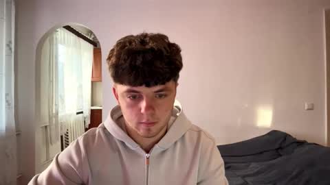 Snapshot of onyiix_ chatting on November 13, 2025, 12:15 pm Mike online show from November 13, 2025, 12:15 pm