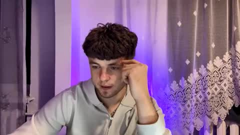 Snapshot of onyiix_ chatting on November 15, 2025, 2:53 am Mike online show from November 15, 2025, 2:53 am