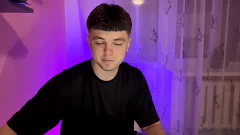 Snapshot of onyiix_ chatting on November 16, 2025, 6:35 pm Mike online show from November 16, 2025, 6:35 pm