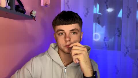 Snapshot of onyiix_ chatting on November 17, 2025, 1:17 pm Mike online show from November 17, 2025, 1:17 pm