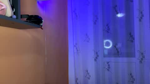 Snapshot of onyiix_ chatting on November 21, 2025, 2:49 pm Mike online show from November 21, 2025, 2:49 pm