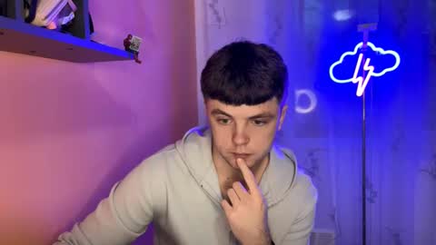 Snapshot of onyiix_ chatting on November 28, 2025, 2:09 pm Mike online show from November 28, 2025, 2:09 pm