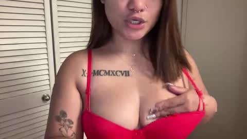 Snapshot of oohhellothere chatting on November 18, 2025, 8:57 pm Miss Girly online show from November 18, 2025, 8:57 pm