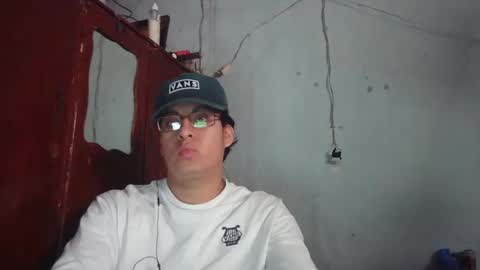 Snapshot of oomaurooo chatting on December 25, 2024, 9:43 pm oomaurooo online show from December 25, 2024, 9:43 pm