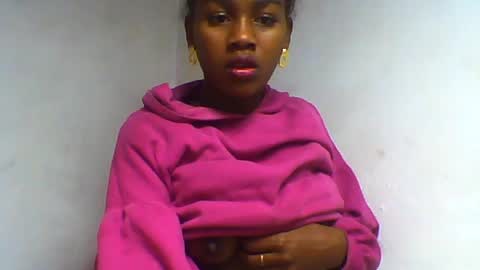 Snapshot of oooorazanasoa chatting on June 13, 2026, 11:24 pm oooorazanasoa online show from June 13, 2026, 11:24 pm