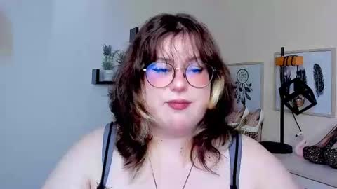 Snapshot of ophelialush chatting on August 3, 2026, 5:50 am OpheliaLush online show from August 3, 2026, 5:50 am