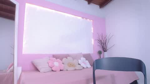 Snapshot of oralarson chatting on October 3, 2025, 11:51 am Ora Larson online show from October 3, 2025, 11:51 am