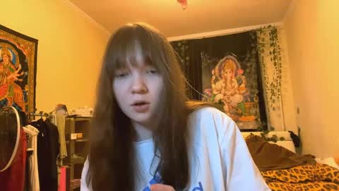 Snapshot of oralialafield chatting on May 29, 2026, 4:49 pm Leslie online show from May 29, 2026, 4:49 pm