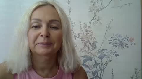 Snapshot of orange_luv chatting on August 7, 2026, 11:45 am orange_luv online show from August 7, 2026, 11:45 am