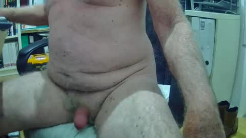 Snapshot of oren57 chatting on January 1, 2025, 9:41 pm oren online show from January 1, 2025, 9:41 pm