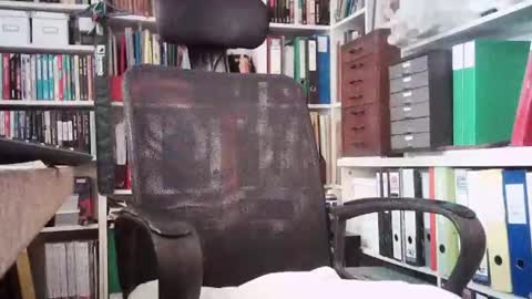 Snapshot of oren57 chatting on March 7, 2026, 3:09 pm oren online show from March 7, 2026, 3:09 pm