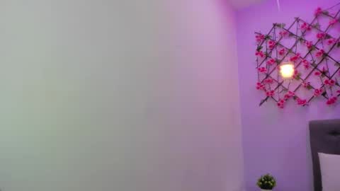 Snapshot of oriana_guzman chatting on March 7, 2025, 12:12 pm Miss Guzman online show from March 7, 2025, 12:12 pm