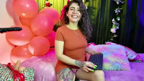 Snapshot of oriana_thomson2 chatting on February 16, 2025, 1:47 am Oriana online show from February 16, 2025, 1:47 am