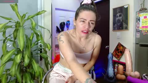 Snapshot of oriana_thomson2 chatting on October 14, 2025, 10:38 am Oriana online show from October 14, 2025, 10:38 am