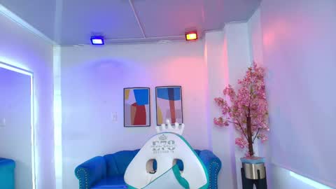 Snapshot of oriana_wood chatting on May 29, 2026, 11:41 am Oriana online show from May 29, 2026, 11:41 am
