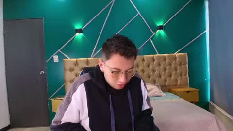 Snapshot of orion_blue chatting on April 14, 2026, 12:33 pm Orion blue online show from April 14, 2026, 12:33 pm