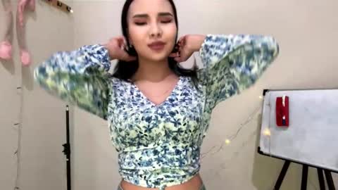 Snapshot of orphaajayi chatting on November 28, 2025, 7:33 am Angel online show from November 28, 2025, 7:33 am