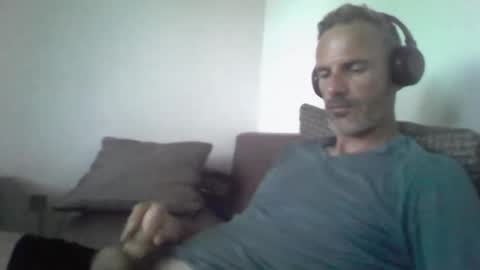 Snapshot of orwel09 chatting on April 1, 2026, 3:42 pm orwel09 online show from April 1, 2026, 3:42 pm
