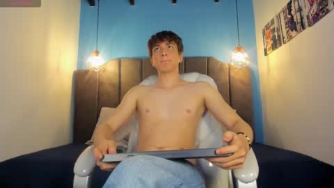 Snapshot of oscar_fox_ chatting on November 4, 2025, 4:00 am Oscar online show from November 4, 2025, 4:00 am