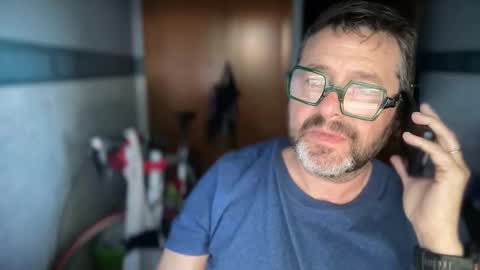 oscarbcncat online show from April 15, 2026, 4:47 pm