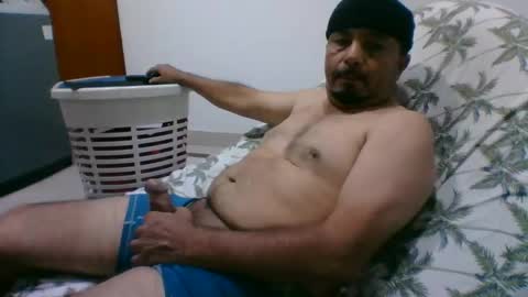 oscarjhe3512 online show from April 30, 2026, 1:23 am